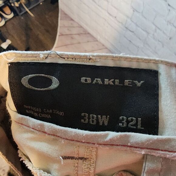Men's Oakley khaki chino pants, size 38 X 32 - Picture 4 of 6